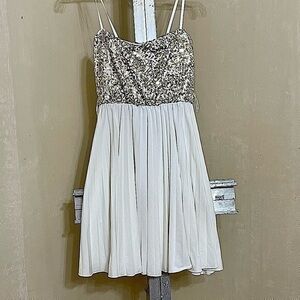 ALMOST FAMOUS STRAPLESS GOLD SEQUINED WHITE ACCORDION PLEATED DRESS SZ SMALL